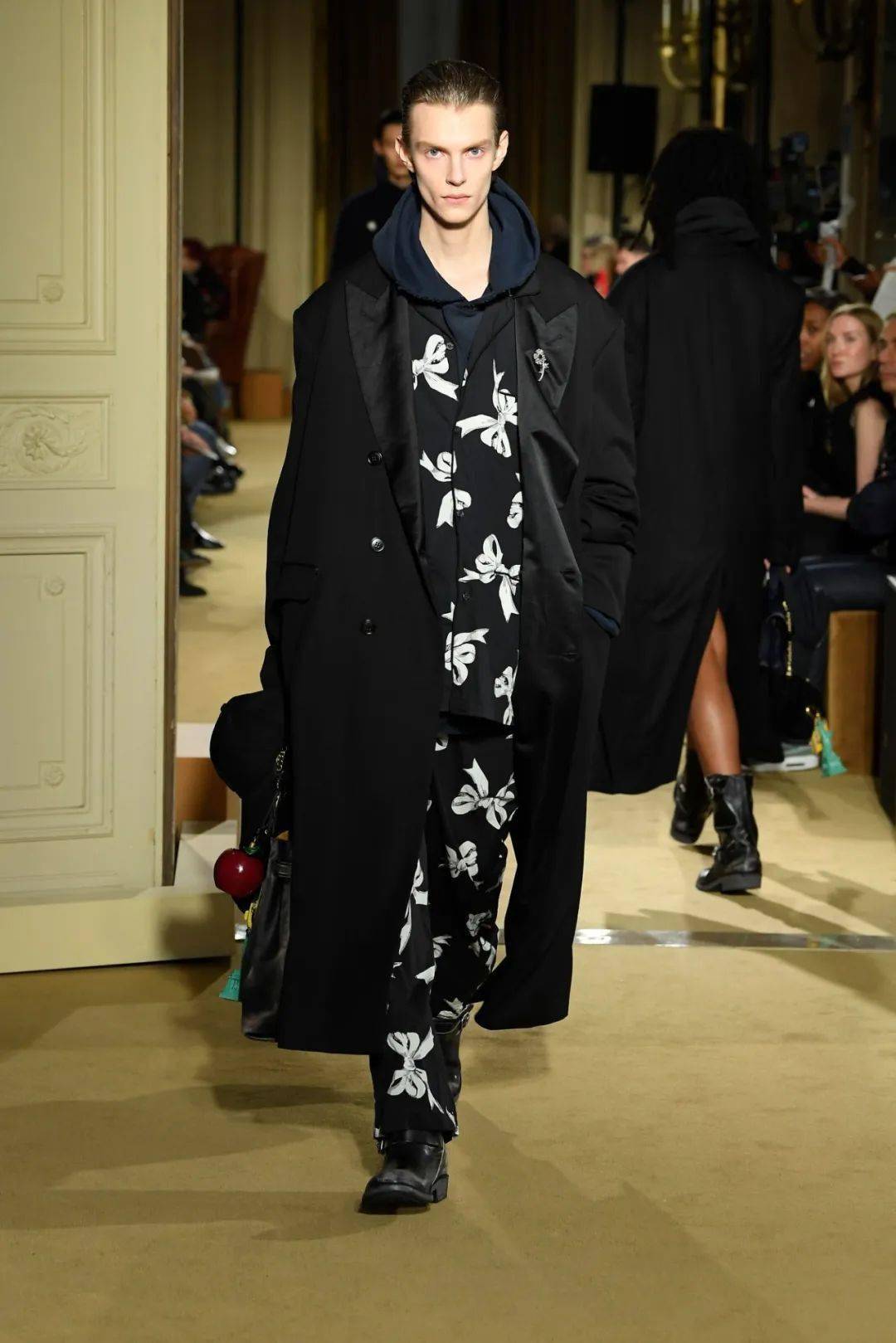 被焕然一新的coach圈粉,coach 2024秋季成衣系列~_大赛_设计_小伙伴