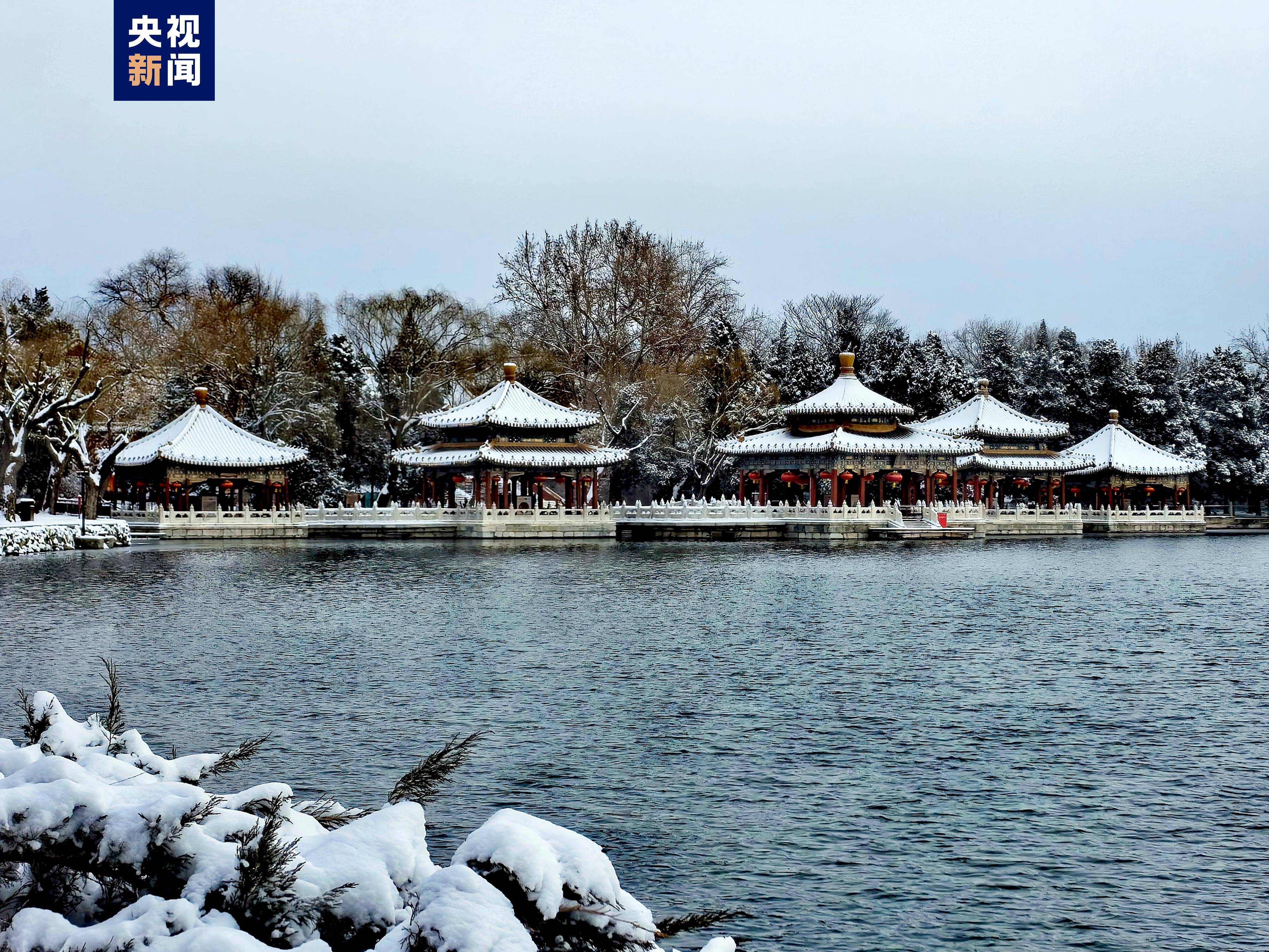 北京各公园雪景抢"鲜"看_游客_香山_颐和园