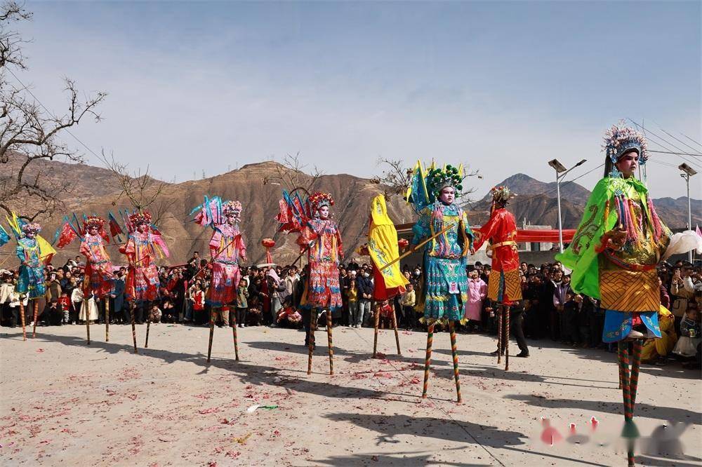 武都区宗家堡村社火耍出满堂彩_甘肃_陇南市_旱船