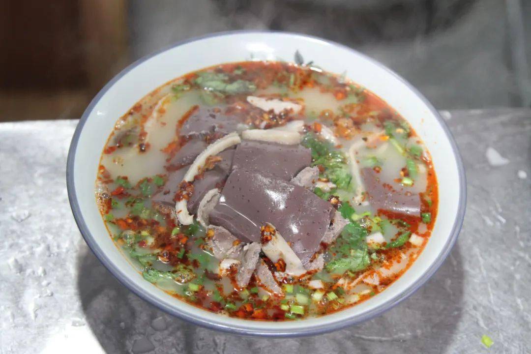 河南羊肉烩面,面条滑爽,羊汤鲜美(附羊汤熬制配方及