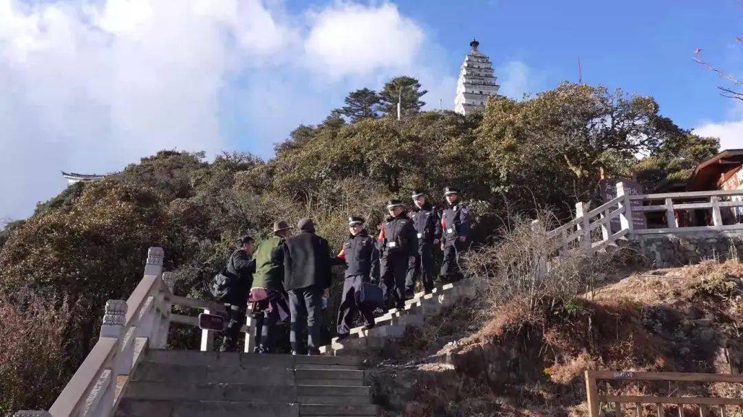 鸡足山上演"生死时速"! 黄建文,好样的!_救助_游客_索道