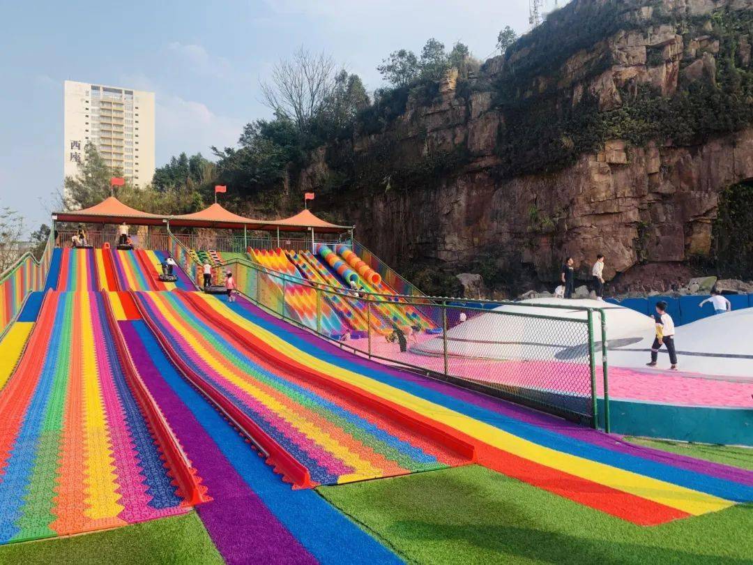 丰富多元的设施,空中玻璃桥,勇攀高峰,滑世界,彩虹滑道, 网红大秋千