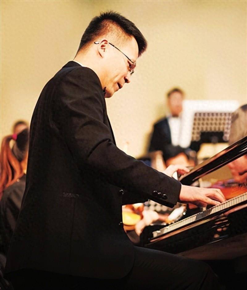 于浩:用音乐拥抱人生_钢琴_工作_艺术