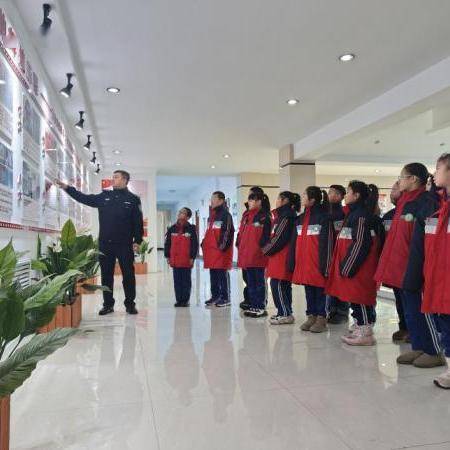 鹤岗市红领巾的多彩寒假生活(一)_少先队员_实践_精神