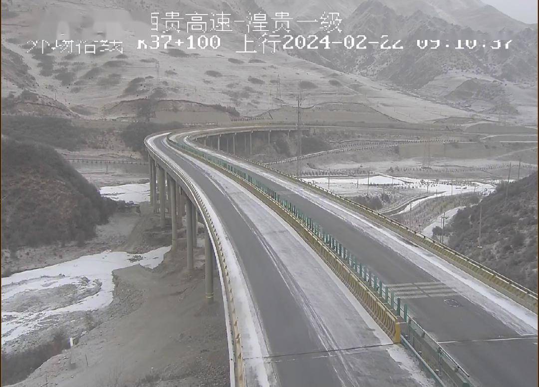 降雪,积雪路段g215(马尔康至宁洱)线,当金山至冷湖镇路段因甘肃境内