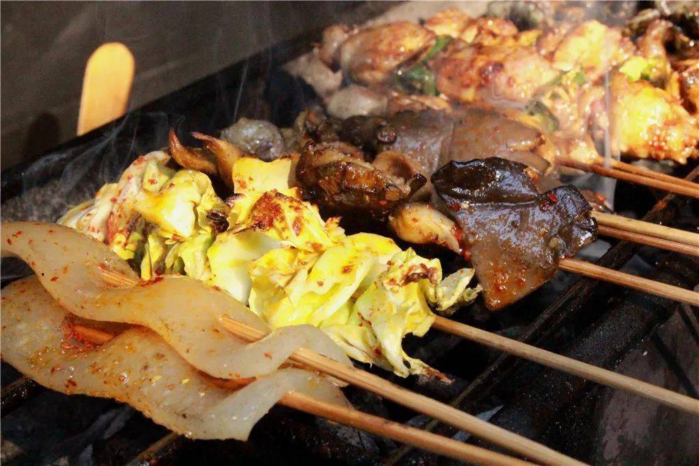 知名烧烤商家将云集西昌,届时,凉山州17县(市)同等享受消费券和啤酒