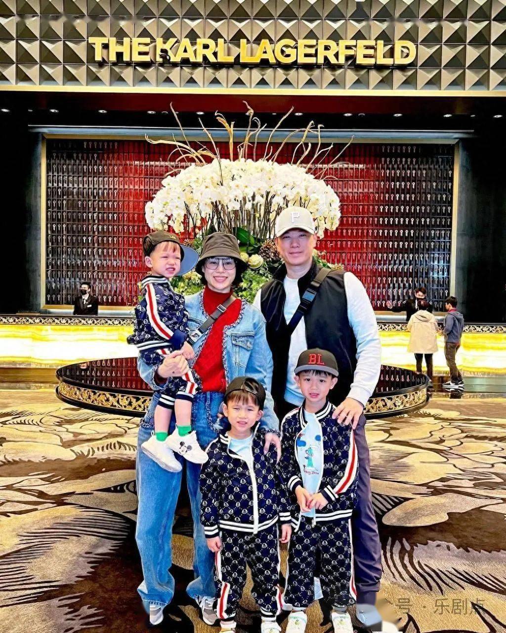 两个儿子最宠老幺,又搂又牵不撒手_承德_澳门_水上乐园