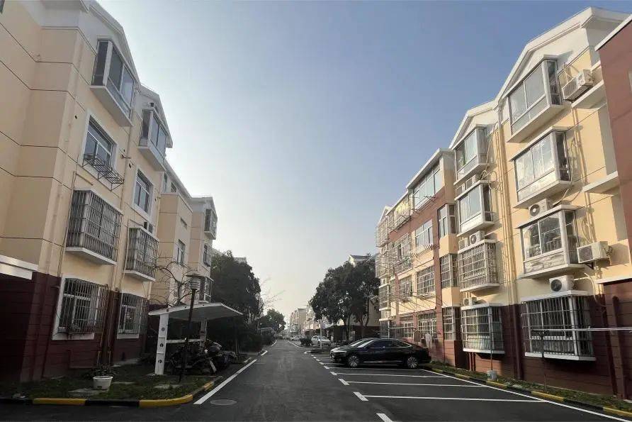 下雨不再漏,民惠佳苑屋面外墙翻新解民忧_居民_街道_改造