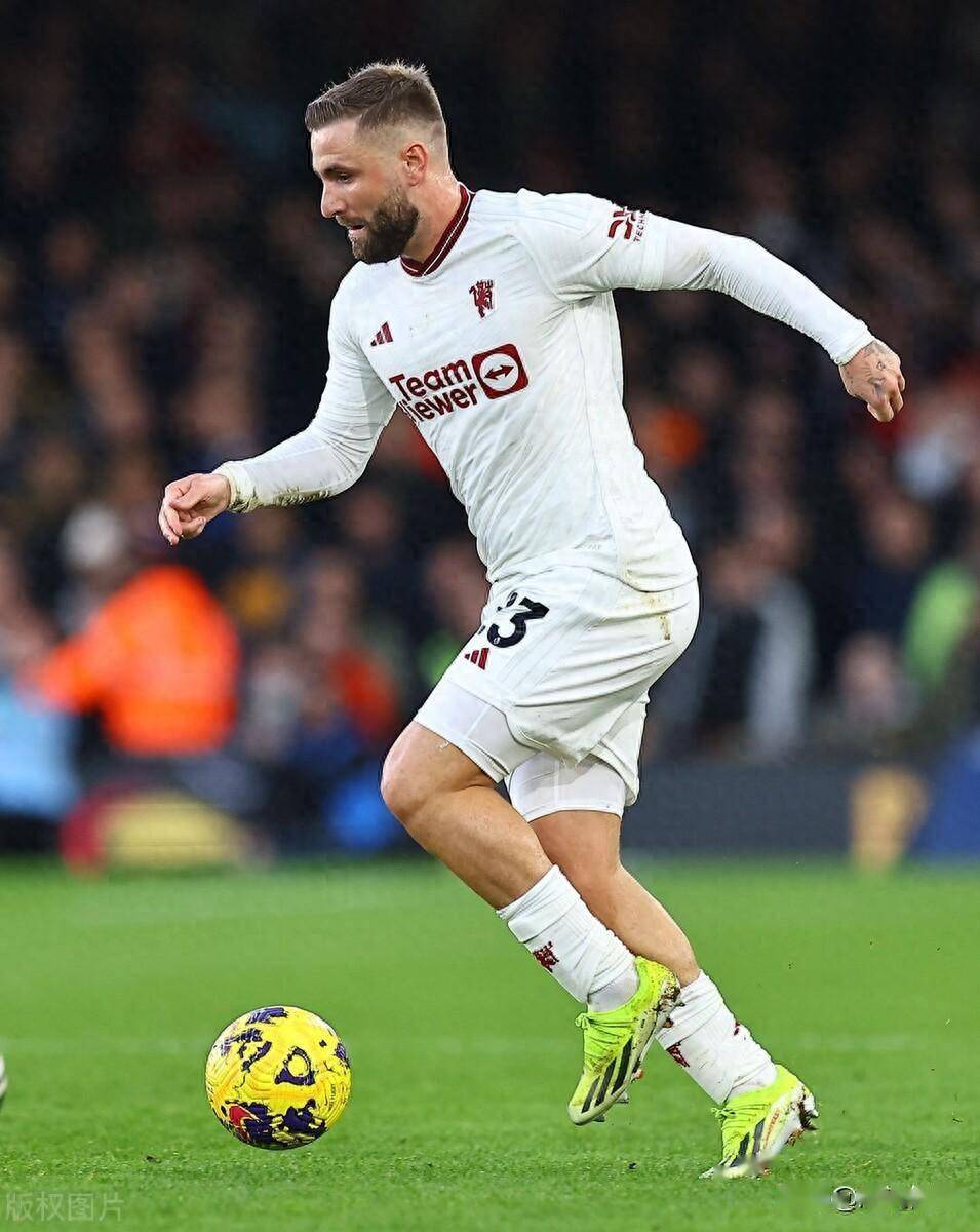 卢克肖又受伤,曼联在左边后卫位置又出现人员荒_进攻_后防线_球员