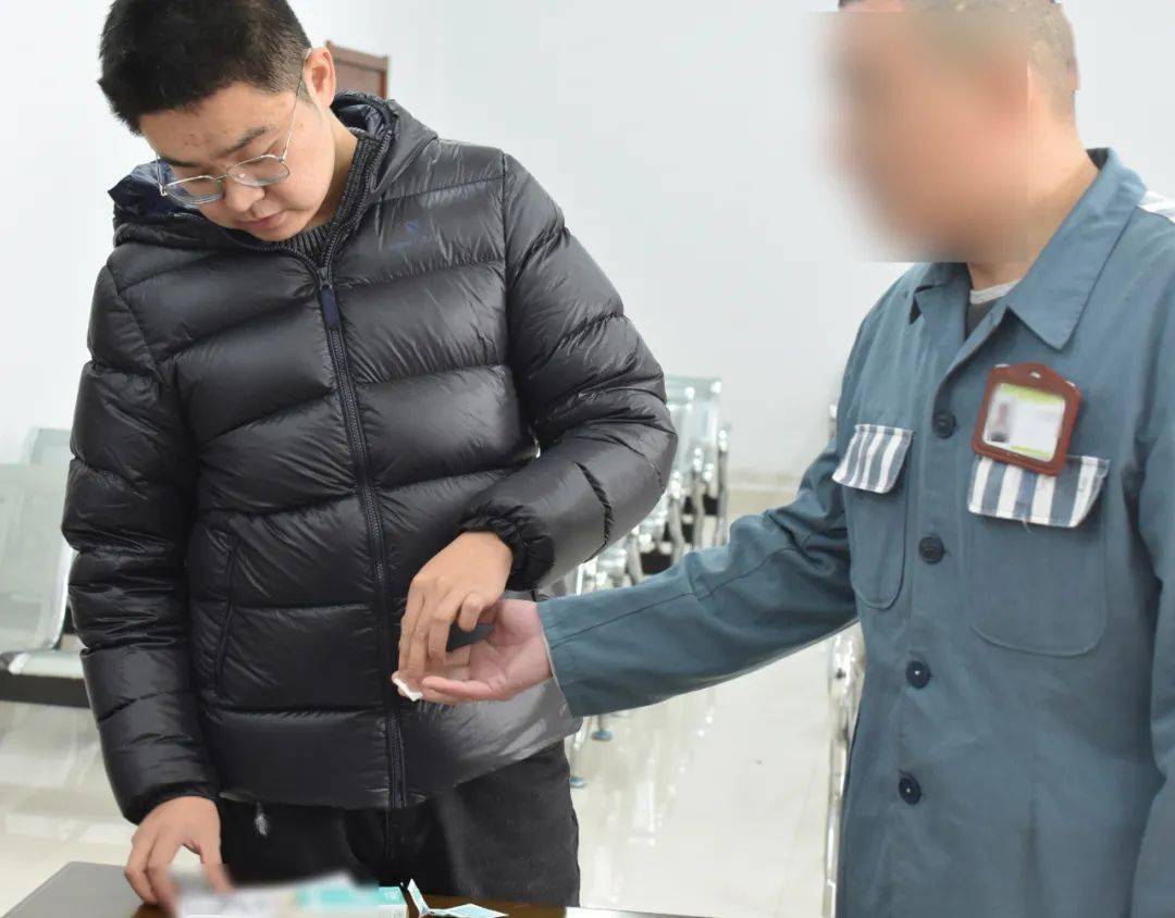 做了一次特殊的亲子鉴定义城监狱为罪犯刘伟(化名)现实生活里……为