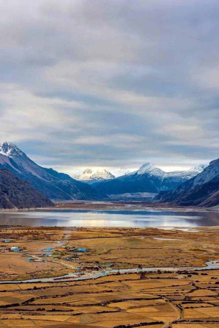 天气晴朗的时候还可以看到远处的唐古拉山出发吧!