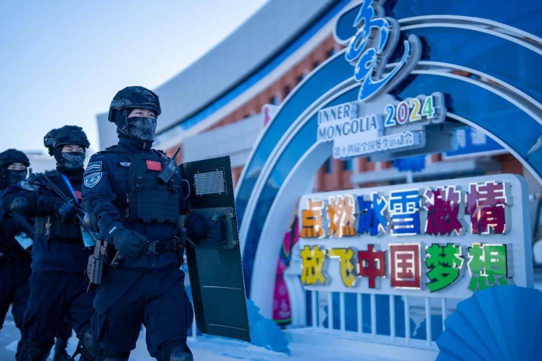 不到五分钟睫毛就结满霜的你依然帅爆……直击"十四冬"巴尔虎突击队