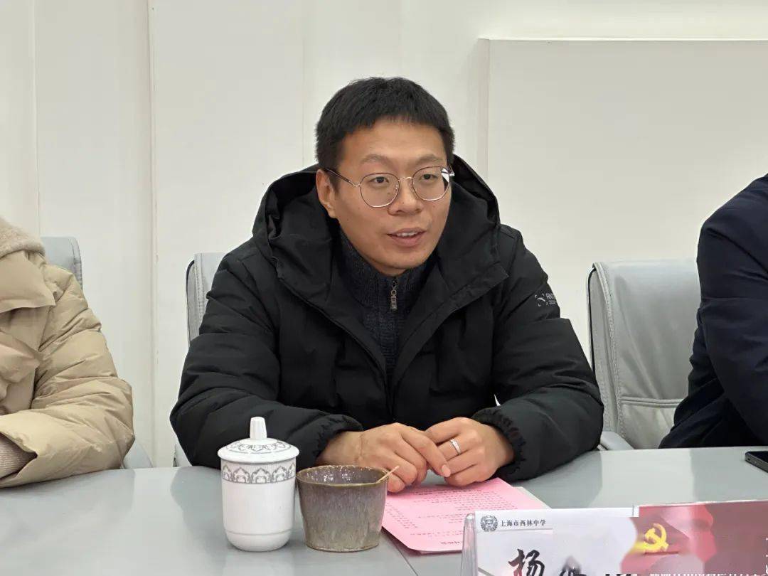 据悉,杨宸佶是上海市西林中学的一名教师,他告诉记者,2020年他加入