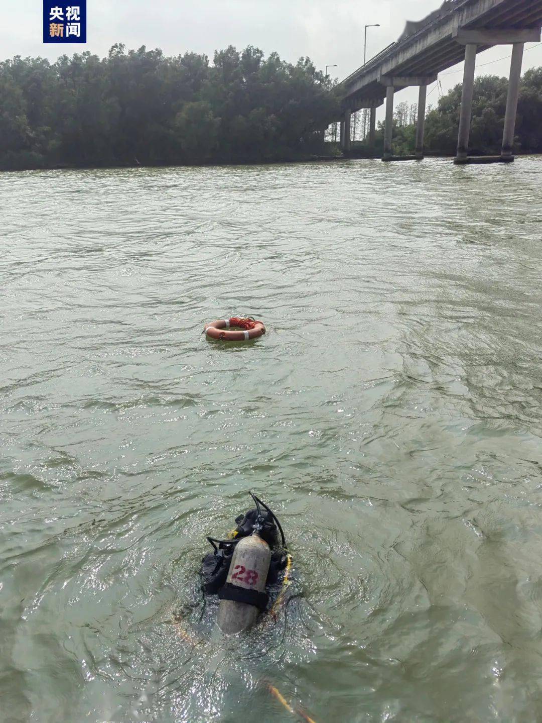 广州沥心沙大桥事故致5人死亡!撞击瞬间监控曝光……_良辉_船舶_新闻