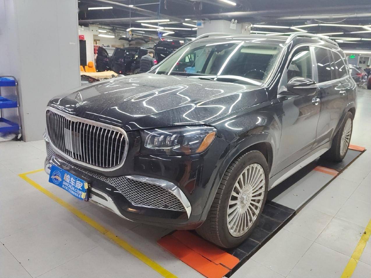 重大事故车还卖100万!这辆4000公里的奔驰gls到底凭啥?