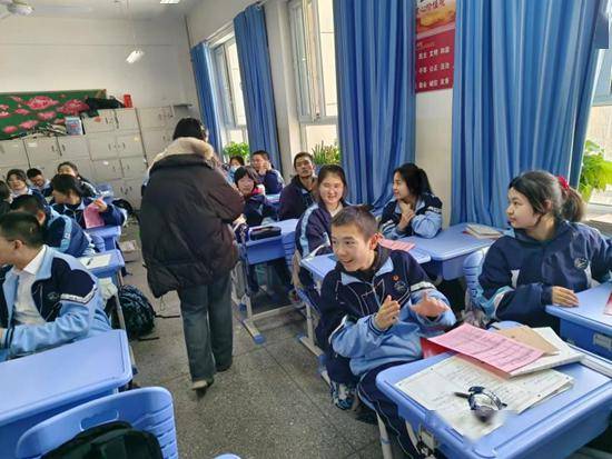 昌吉州第一中学实践时间:2024年1月28日实践地点:昌吉州第一中学实践