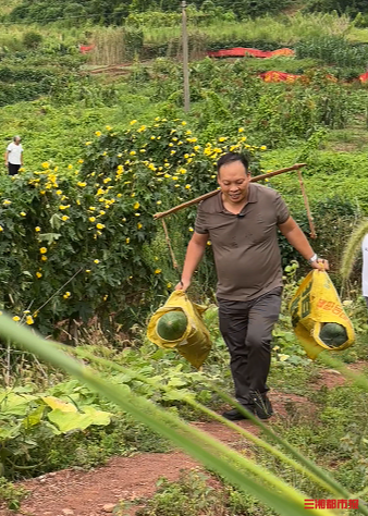 26℃|这位大厨喜欢走村串乡,帮老乡们把土货卖出山_李红华_衡阳_老人