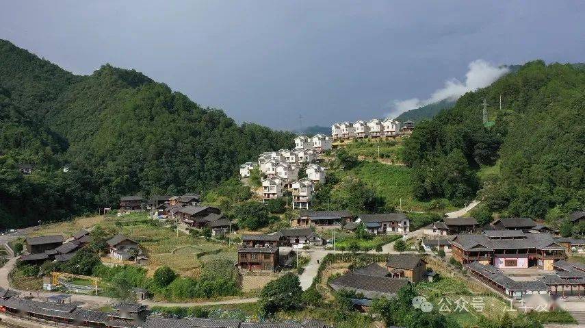 湘江乡拥有丰富的自然景观和民族文化,千年瑶寨桐冲口和香草源生态