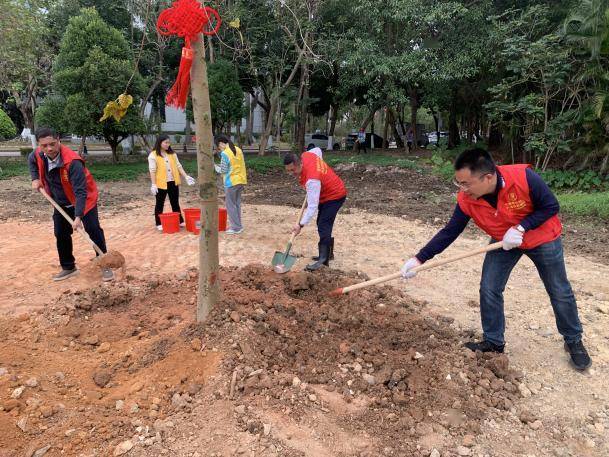 李慧,曾承英,叶羞花,何景光,方可,邱云,冯秋梅,朱灿荣参加了本次活动