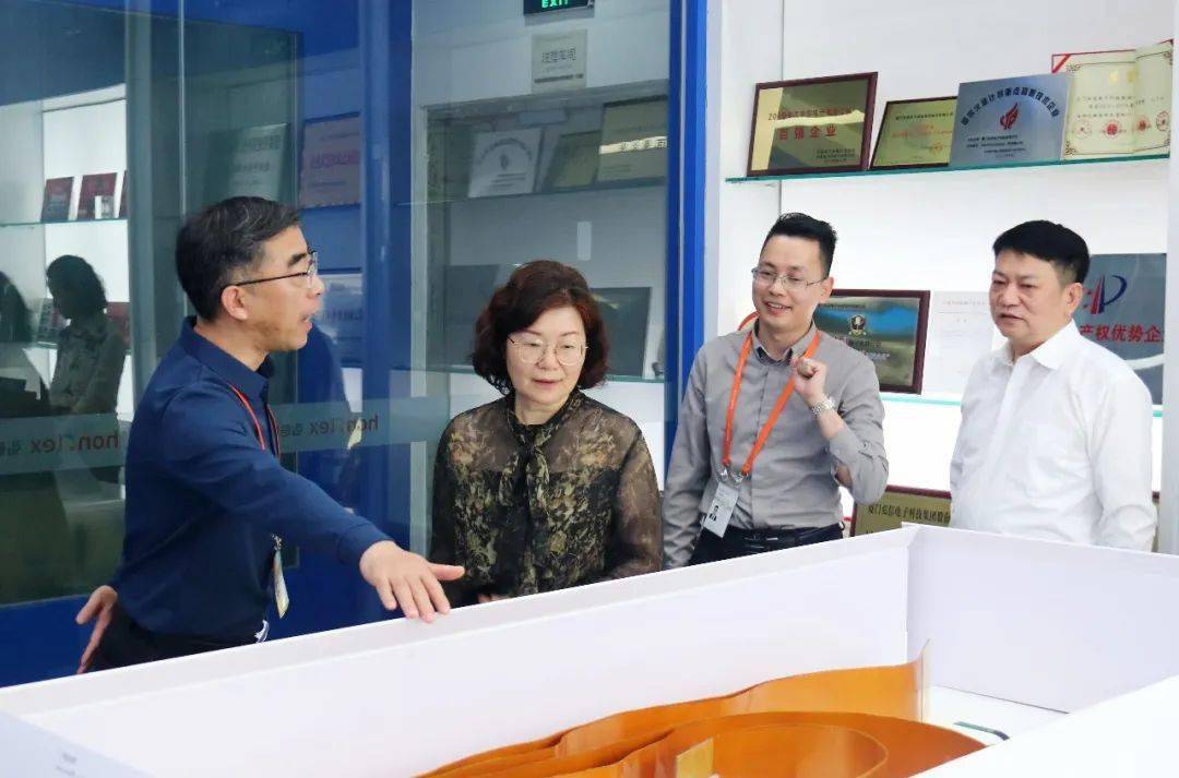 市政府副秘书长卢少进及厦门证监局,市金融管理局,市工信局,火炬