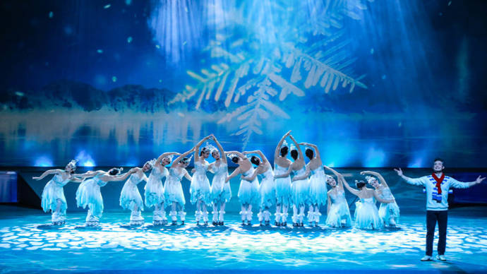 "和先辈们相比,我们很渺小",上海援外干部看完《天山雪》说……_新疆