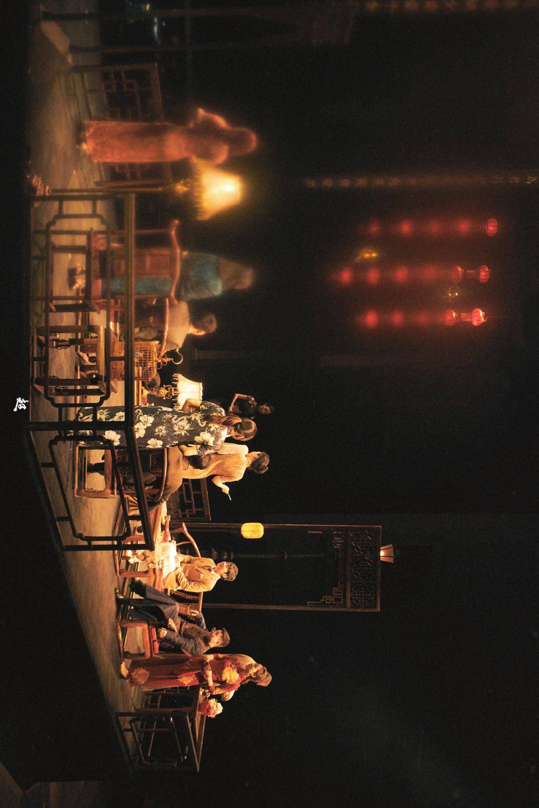 &助理:@superstudio制片:fang-teambee撰文:魏侨设计:王若菲灯光器材