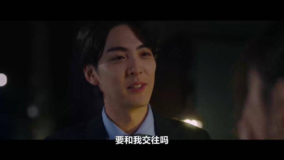 在一次陪伴等车之后不久,二人便开始了恋爱.