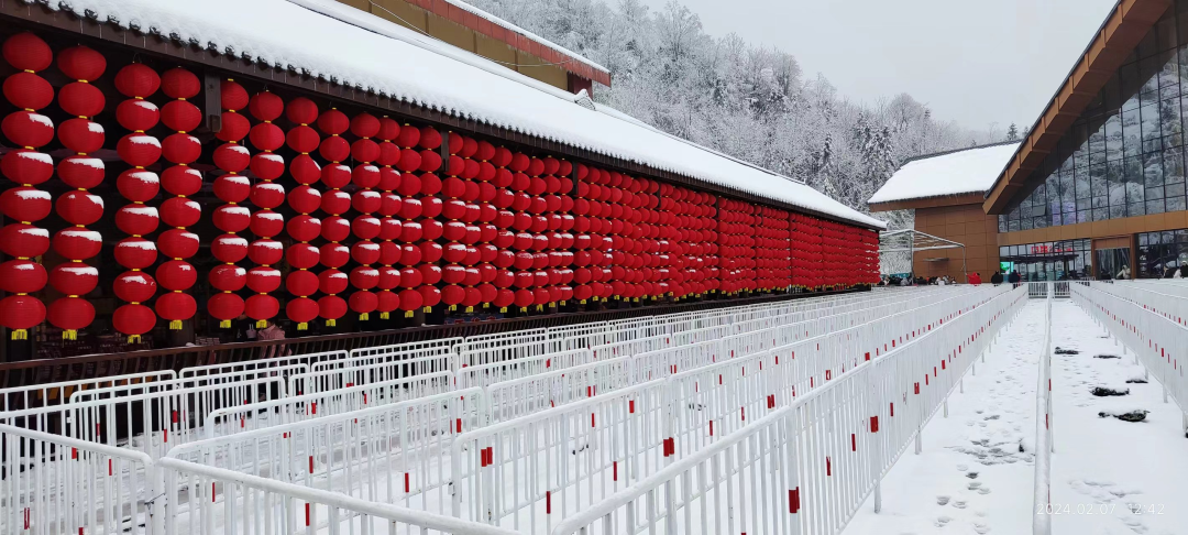 国网南郑供电公司:电力护航春节文旅产业"热辣滚烫"_景区_游客_进行