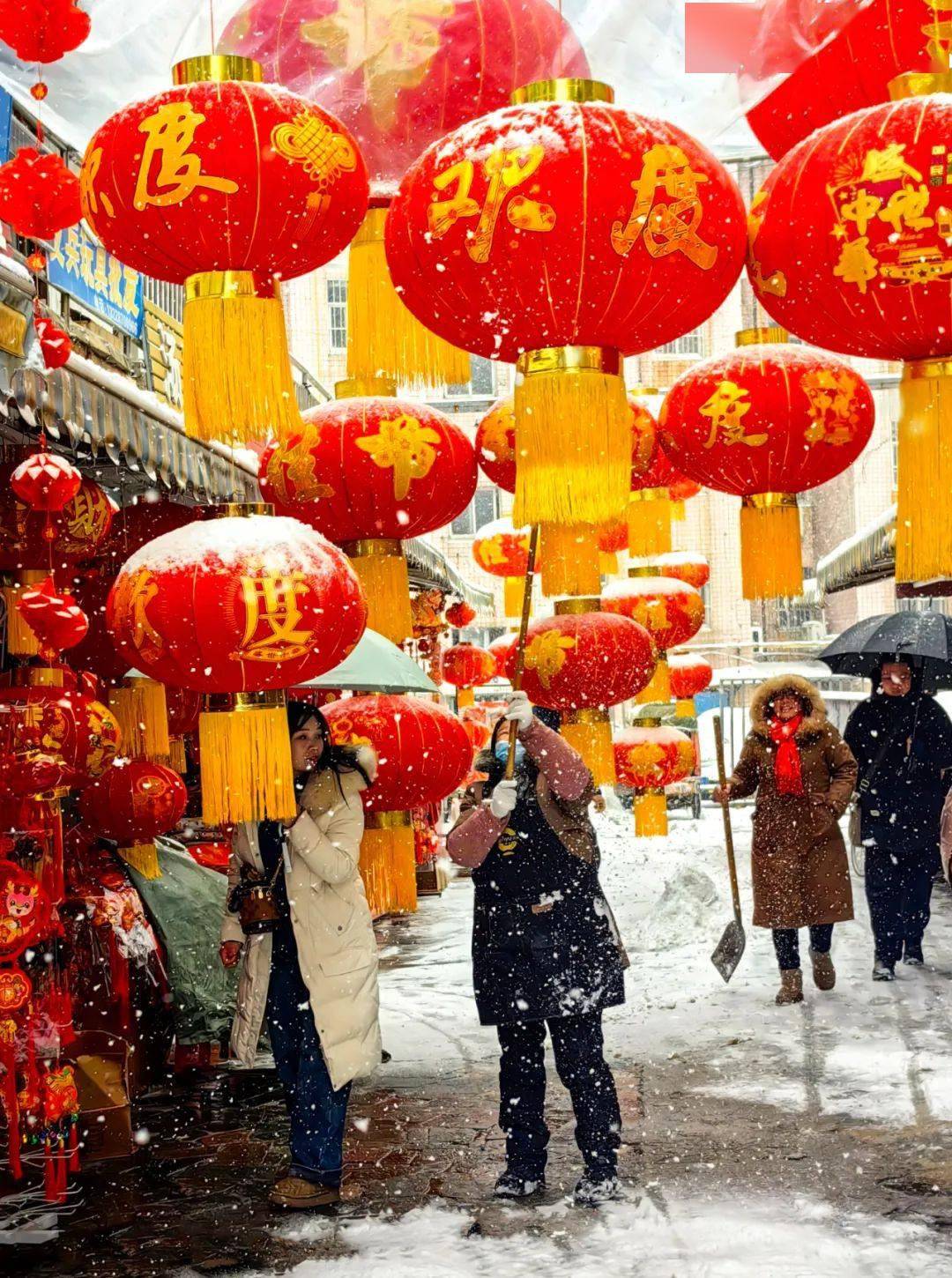 雪打灯笼兆丰年图片