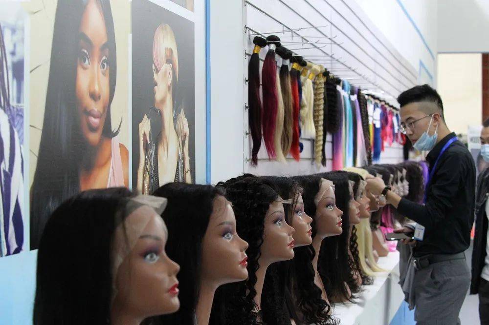 8亿元;……过去一年,通过持续扩大对外开放,全市经济社会发生了翻天覆