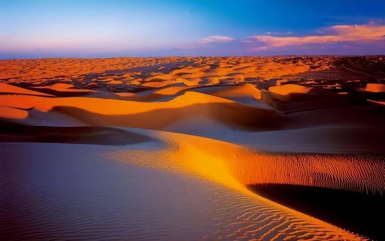 寥廓,深沉而苍凉……在塔克拉玛干腹地,站在海拔1413米的乔喀塔格山上