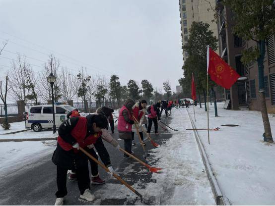 让寒潮变“暖流”！六安这群“志愿红”很暖