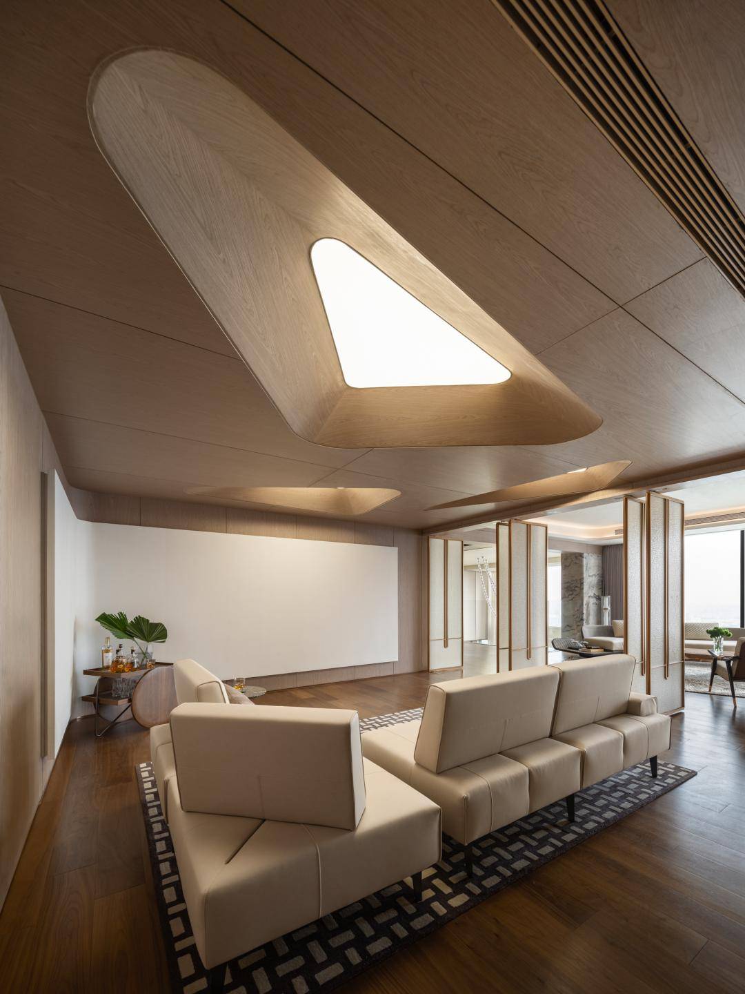 南驰·都湖国际顶层复式会所 | 奥迅设计_生活_空间_居者
