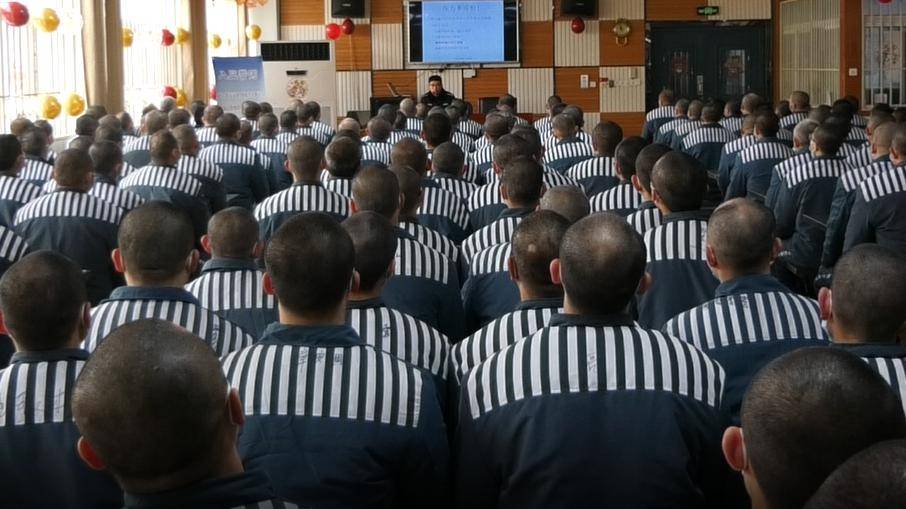 今日元宵,高墙内外是同一轮圆月_差异_传统_审核