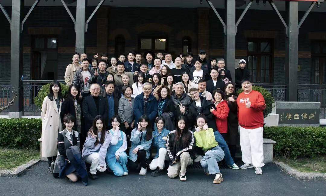 "窝囊废"雷佳音,悄悄拿下100亿_电影史_张艺谋_角色