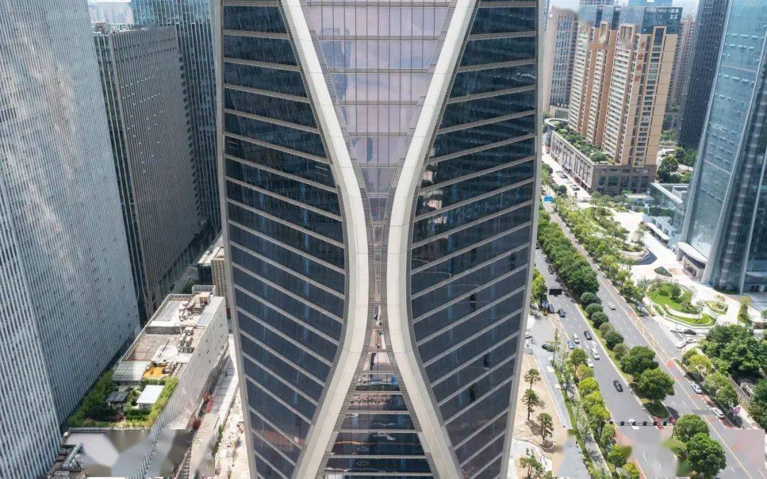 水纹起伏,形如潮涌——亚厦望朝中心幕墙工程_杭州_建筑_进行