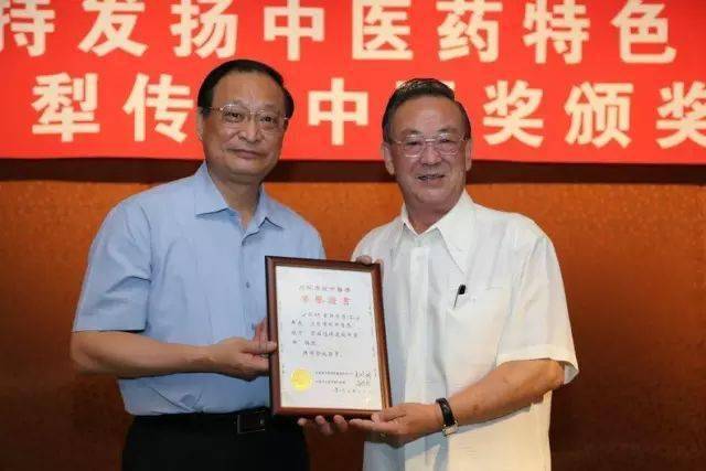 沙院长多次说,他和老部长崔月犁是一个支部的,崔部长振兴中医的愿望就