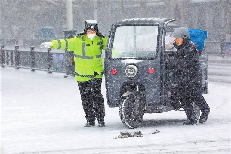 用爱融雪 用情暖城丨保枢纽畅通,河南就是中_除雪_保障_机场