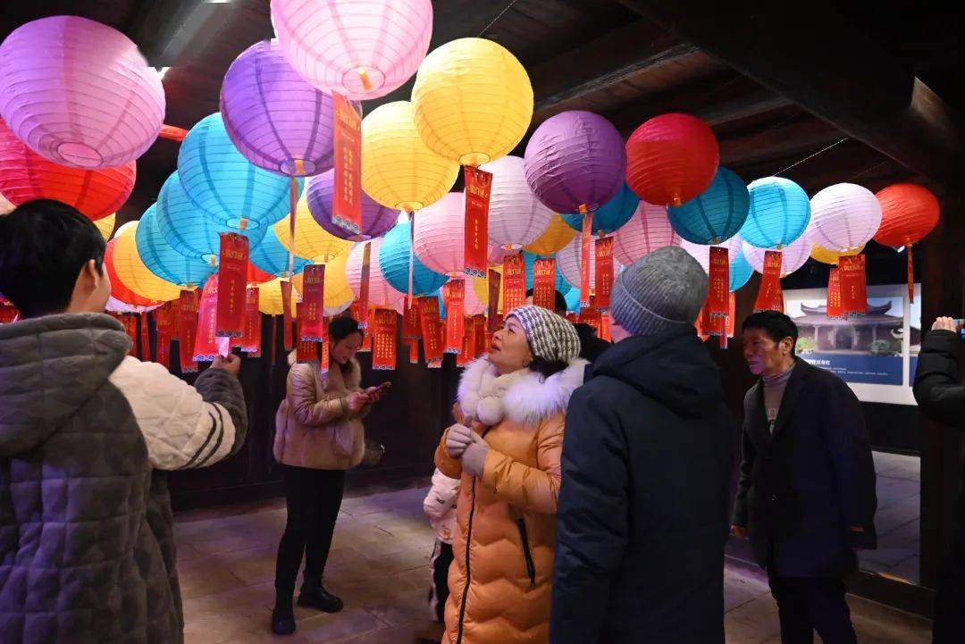 赏璀璨花灯,猜趣味灯谜……2月24日是元宵佳节,抚州文昌里在万寿宫