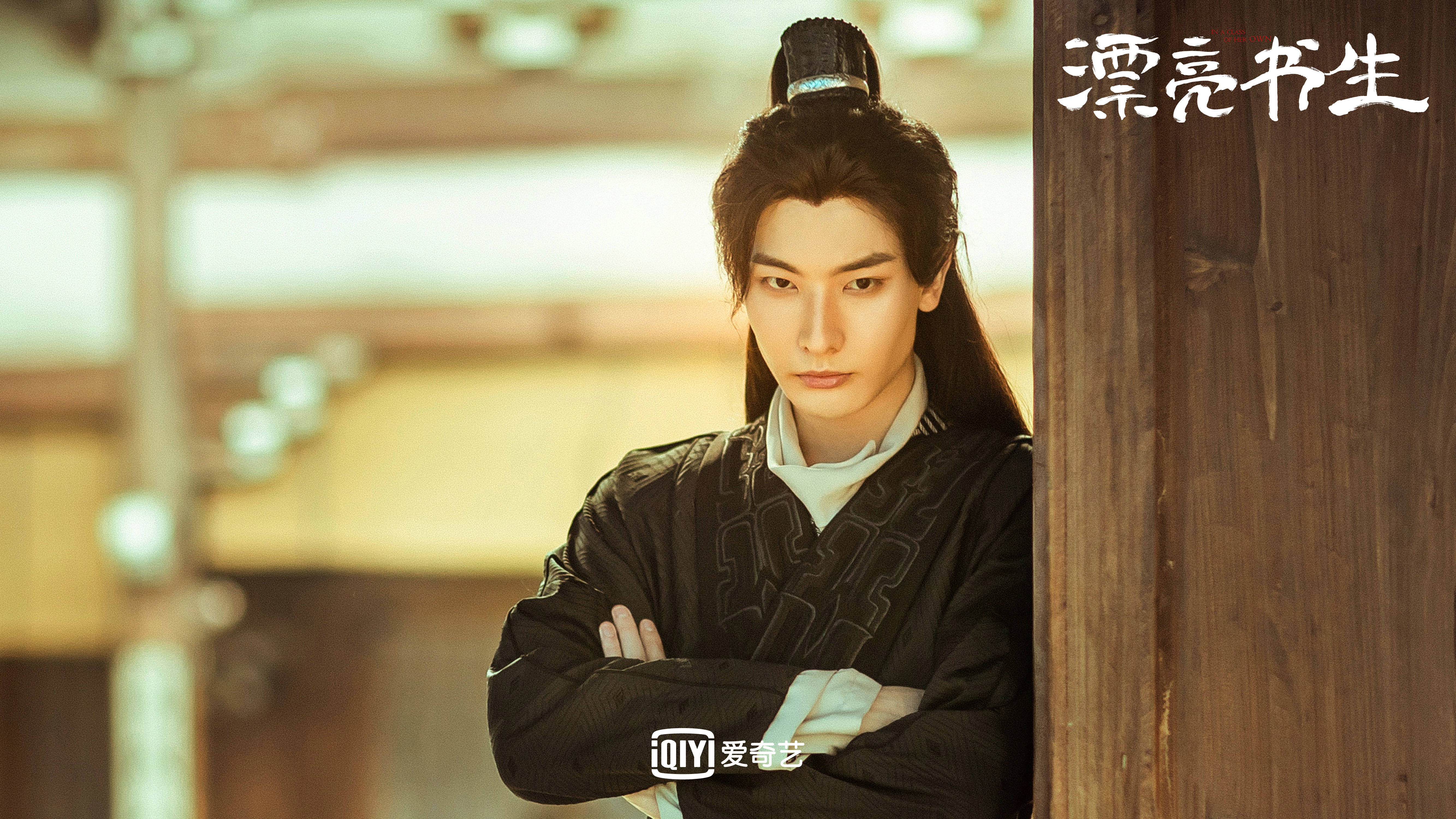 尊贵多金,儒雅痴情,叠满了玛丽苏buff,毕竟是从女主日记里穿越来的.