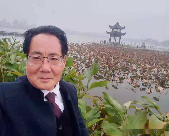 我爱油菜花(朗诵:陈丽)致敬女神(朗诵:陈丽)闲说元宵(朗诵:陈丽)年