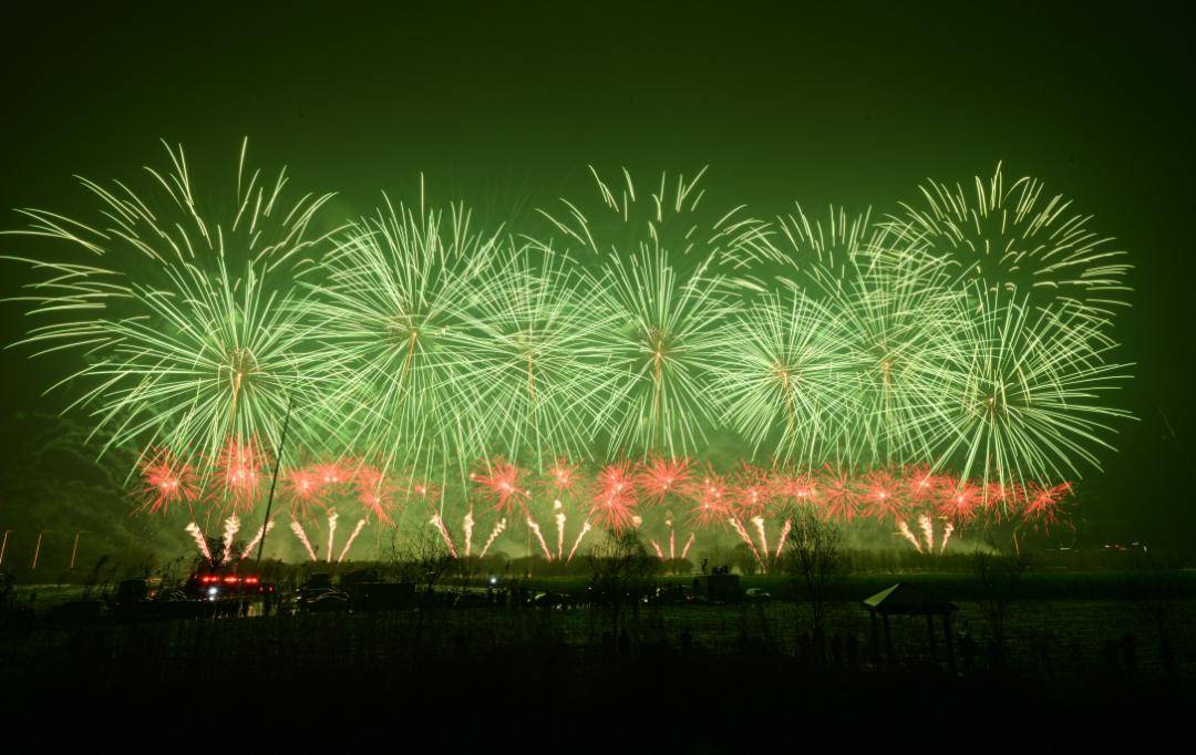 细心的市民会发现,昨晚的烟花秀主要通过四大篇章呈现.