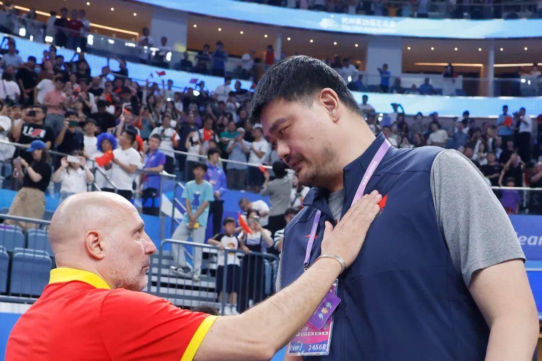 中国男篮主教练：太不尊重我了