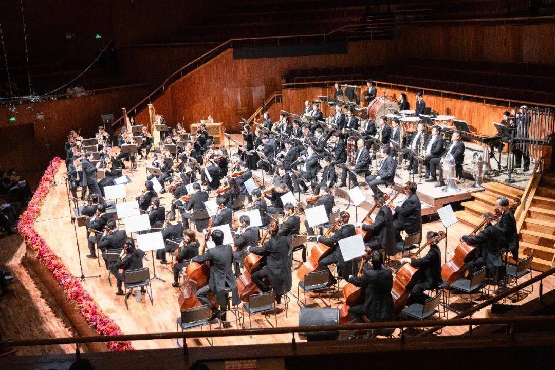 乐评| 在音乐中热烈迎新,在坚守后深情话别_黄屹_作品_演出