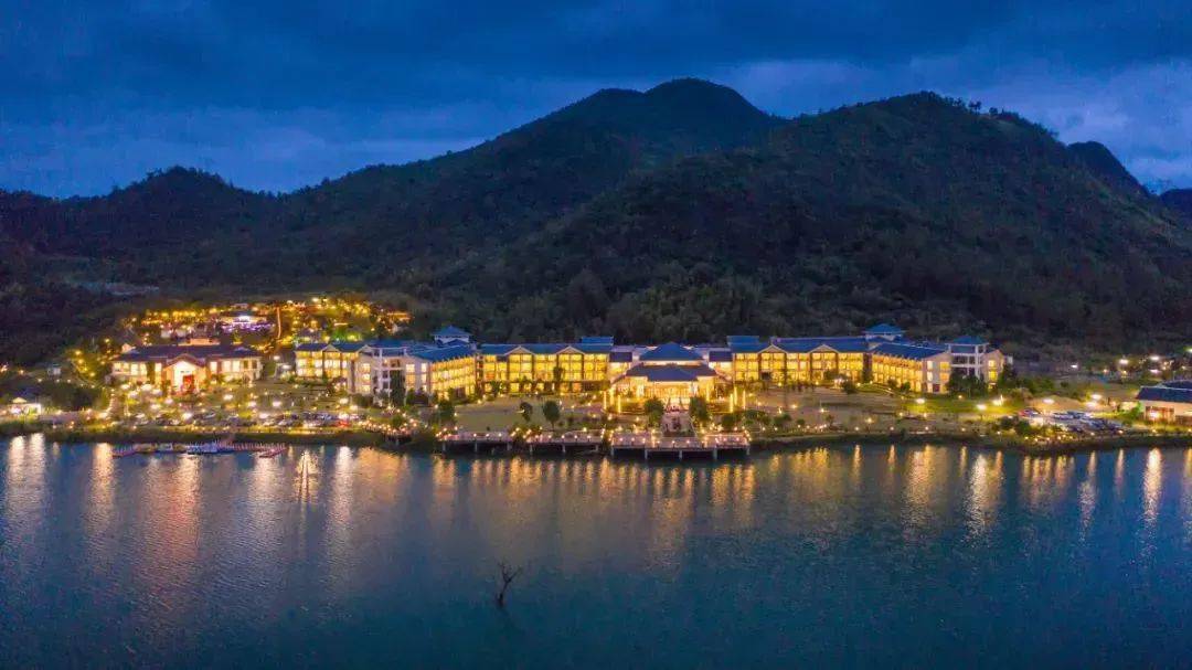 【乳源 | 蓝山源酒店】错峰游~￥599元抢高级山景房套餐,含双人自助早