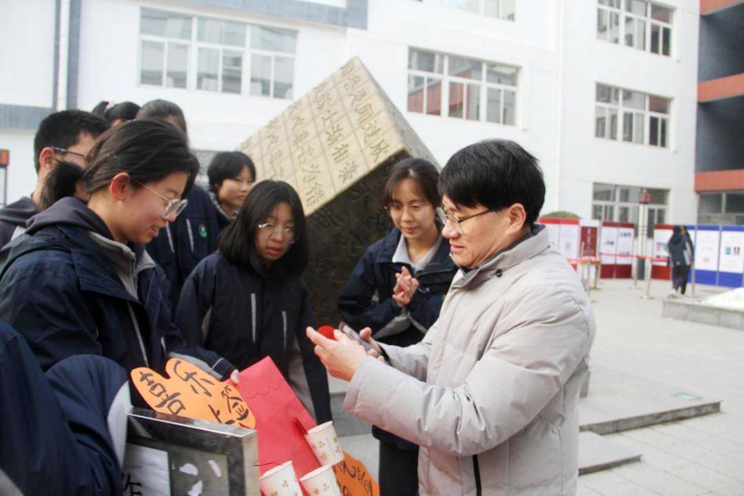 "龙"光焕发启新程 崔各庄学子们奔赴新希望_检查_校园_活动