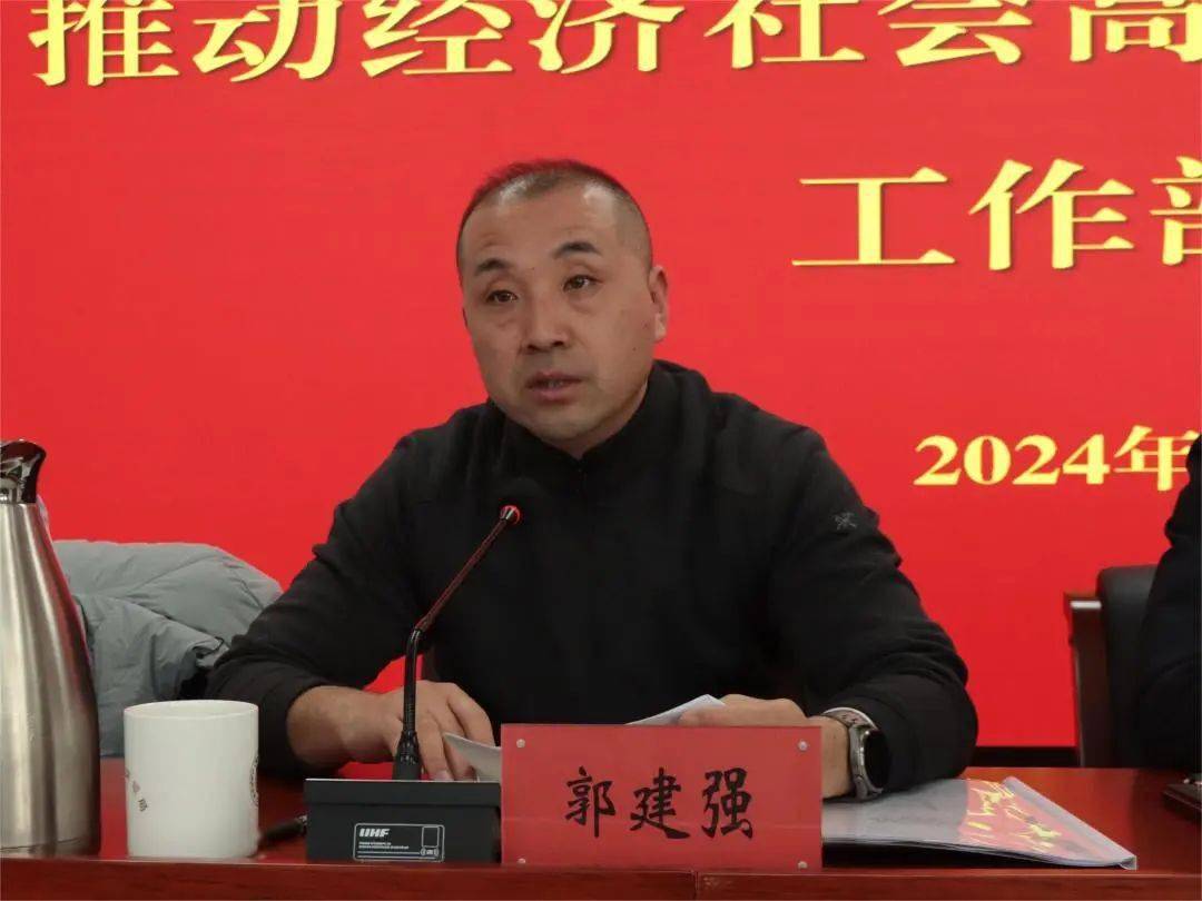 党组成员,综合执法大队队长李哲讲话党组成员,副局长王立斌讲话二级