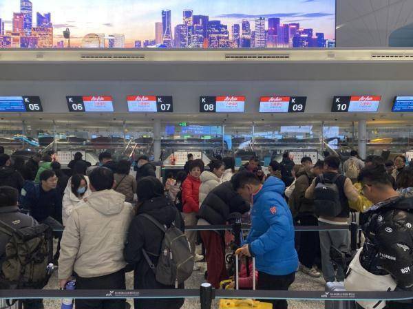 国际航班多 客运保障忙——杭州萧山国际机场春运一线见闻