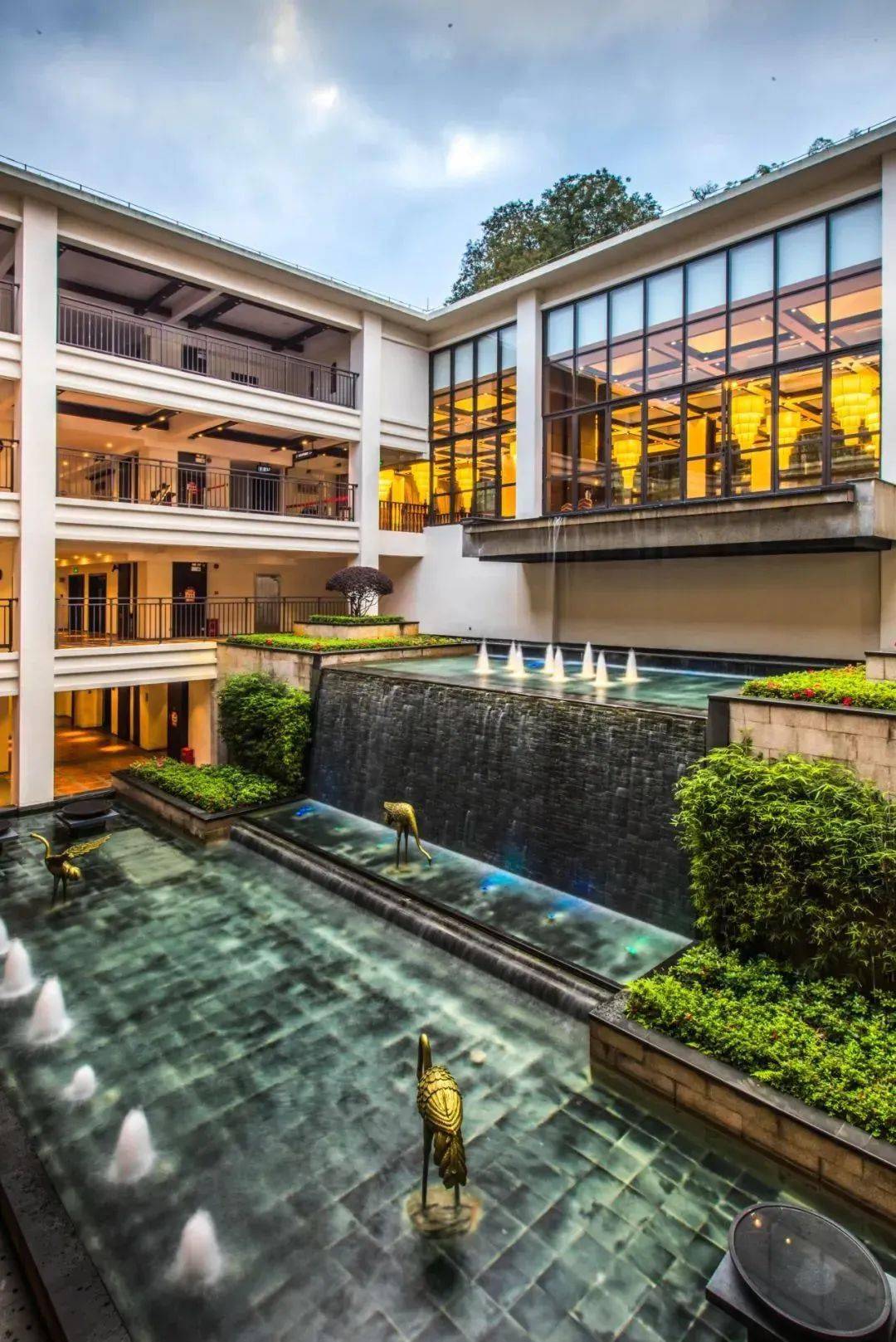 【乳源 | 蓝山源酒店】错峰游~￥599元抢高级山景房套餐,含双人自助早