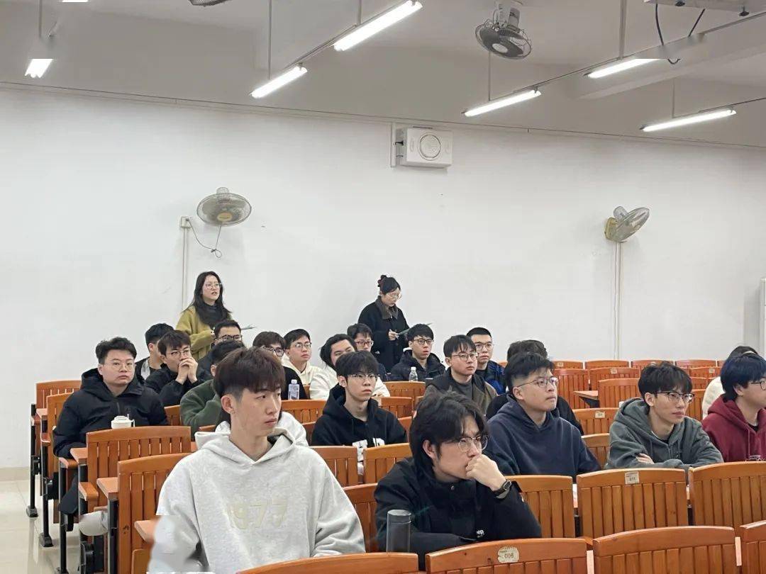 鸟声千种啭杨花满路飞的二月让我们来听听同学们分享自己的故事诉说出